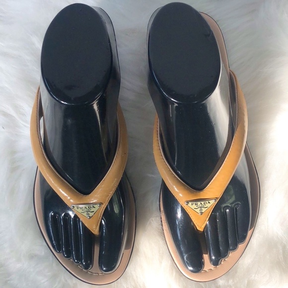 Prada Womens Beige Leather Saffiano Embellished Slip On Flip Flops Size 35 / Coa - Picture 1 of 11